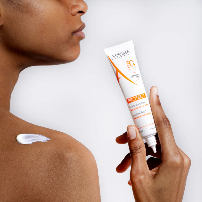 A-Derma Protect Fluido Invisível FPS50+ 40 ml (1,35 fl oz) - Image 2